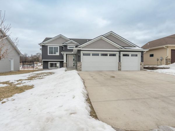 1070 Cubasue Avenue, Shakopee, MN 55379