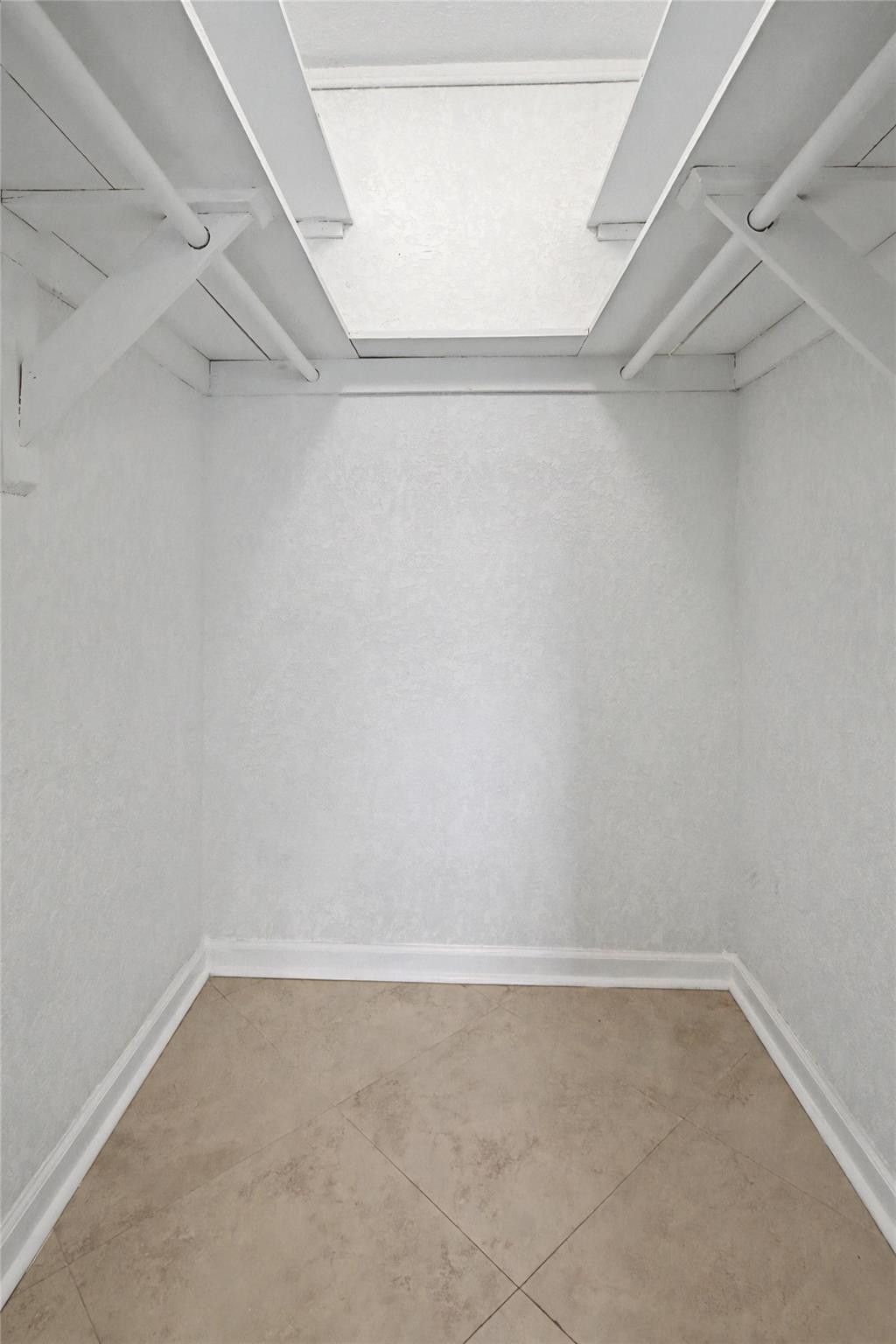 100 SE 6th Avenue, Unit 203, Pompano Beach, FL 33060 Photo