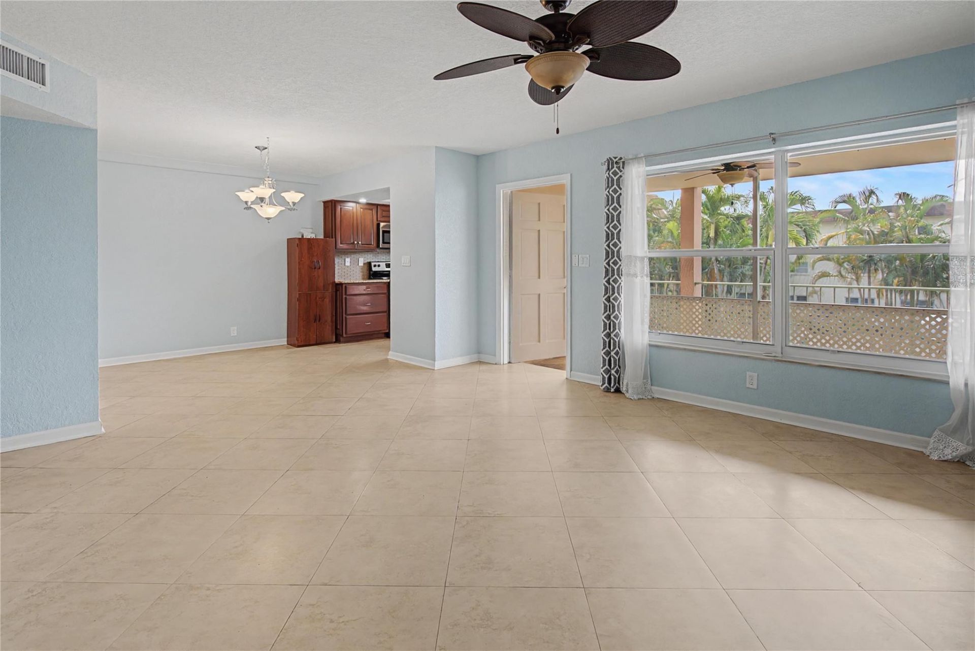 100 SE 6th Avenue, Unit 203, Pompano Beach, FL 33060 Photo