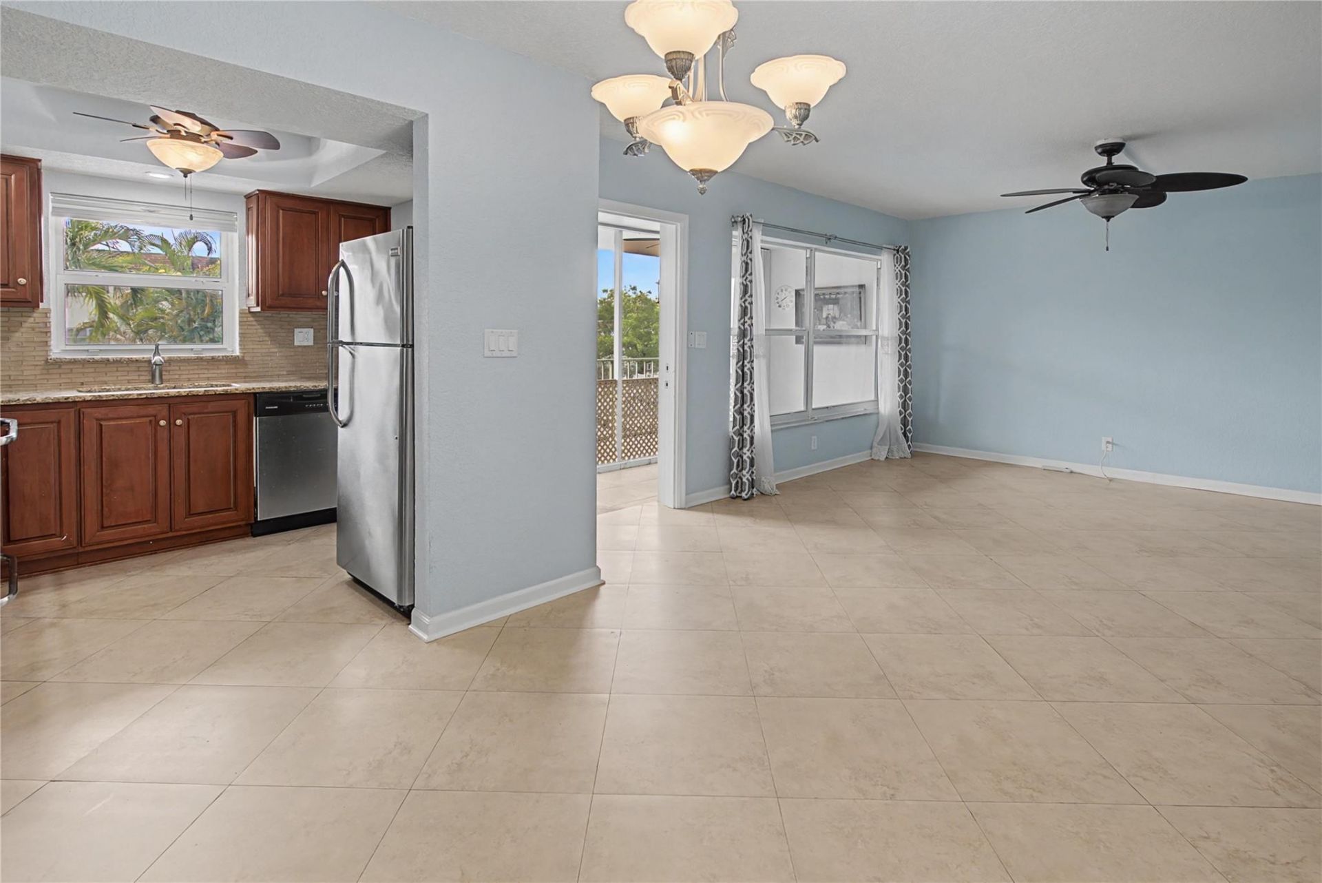 100 SE 6th Avenue, Unit 203, Pompano Beach, FL 33060 Photo