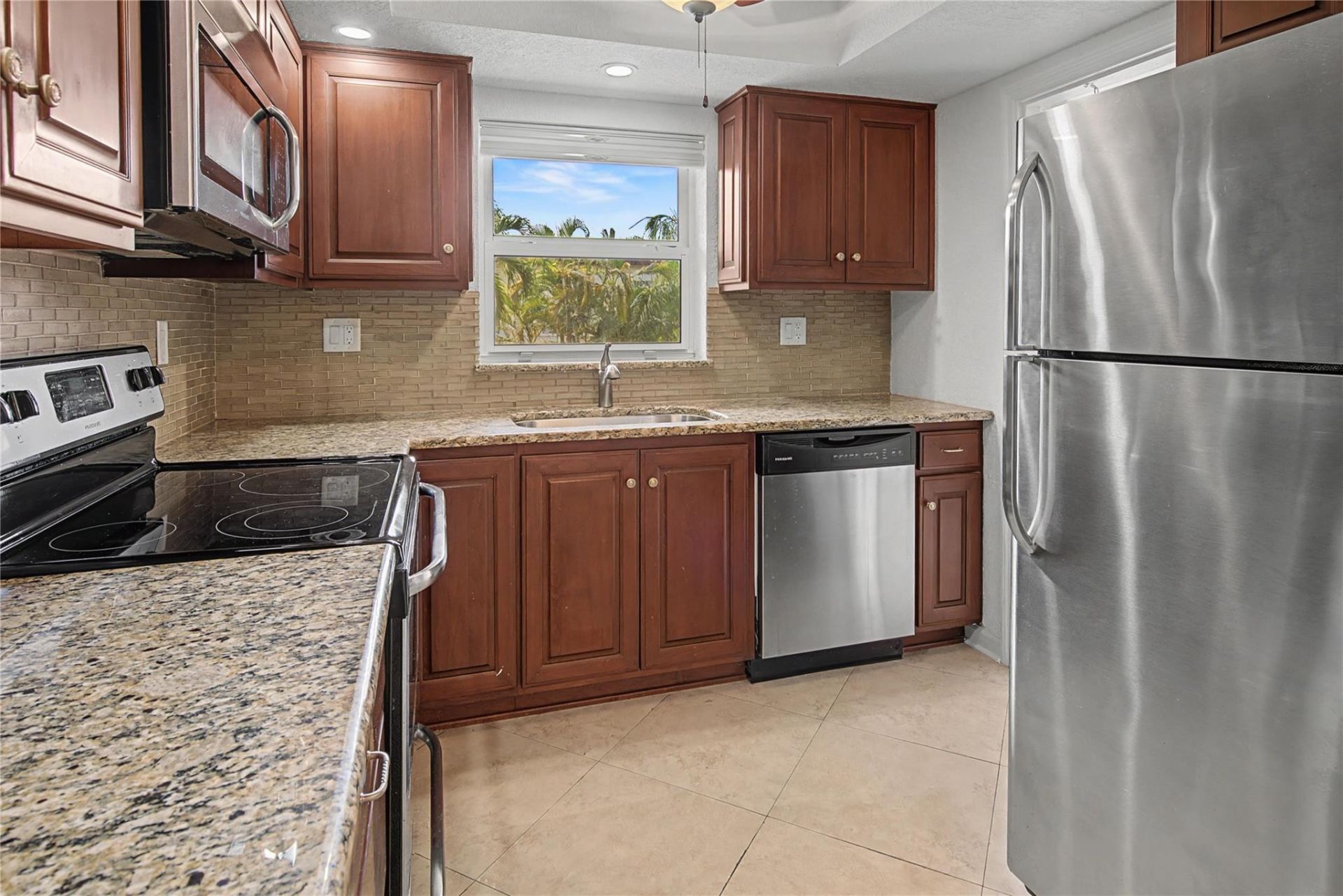 100 SE 6th Avenue, Unit 203, Pompano Beach, FL 33060 Photo