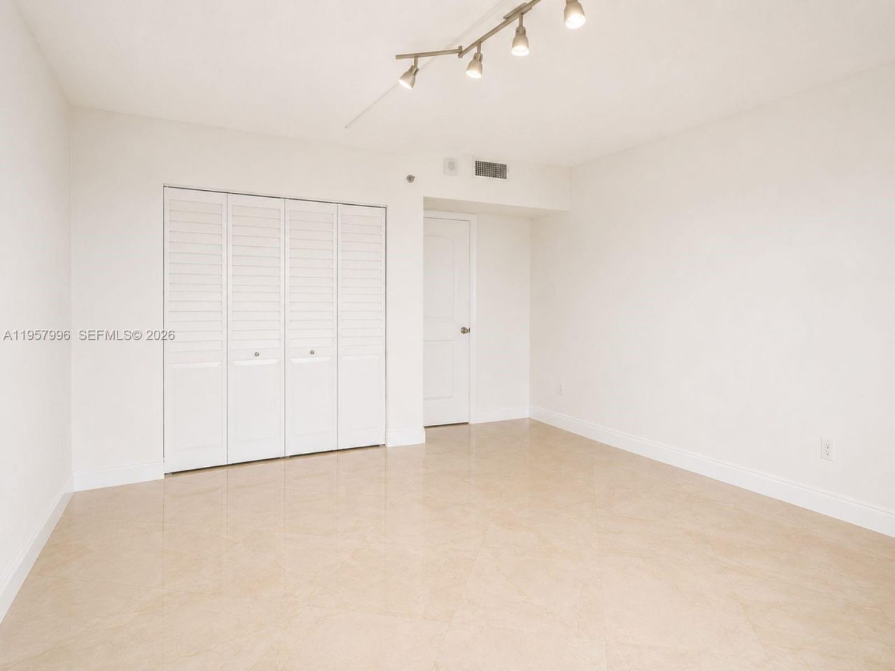 520 Brickell Key Dr, Unit A1904, Miami, FL 33131 Photo