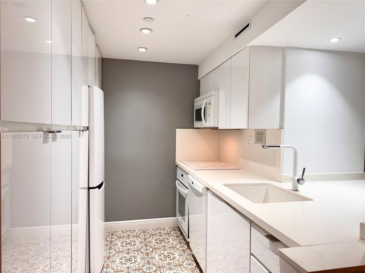 1200 West Ave, Unit 1418, Miami Beach, FL 33139 Photo