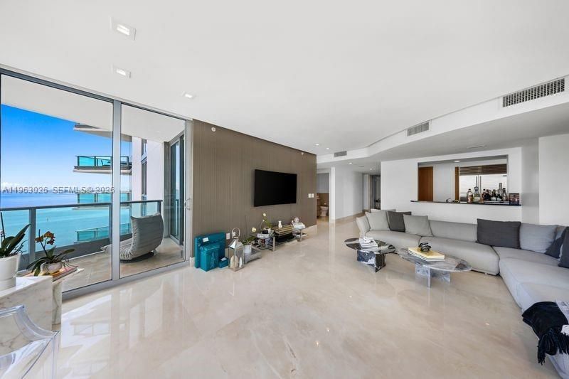 1331 Brickell Bay Dr, Unit 1602, Miami, FL 33131 Photo