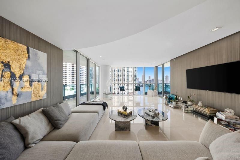 1331 Brickell Bay Dr, Unit 1602, Miami, FL 33131 Photo