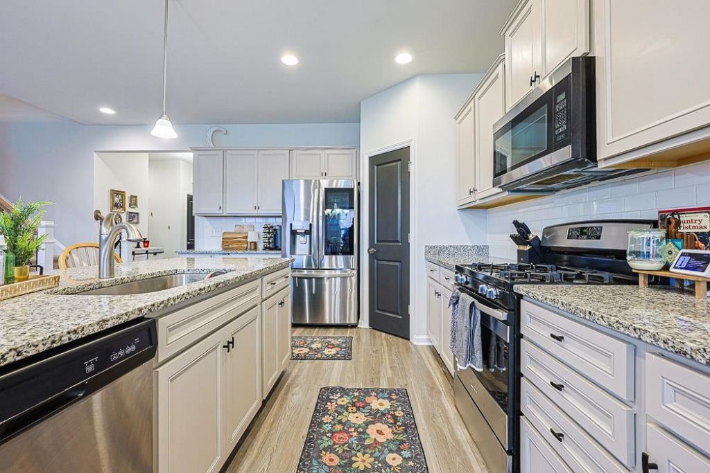 4016 Janus Dr. Photo 7