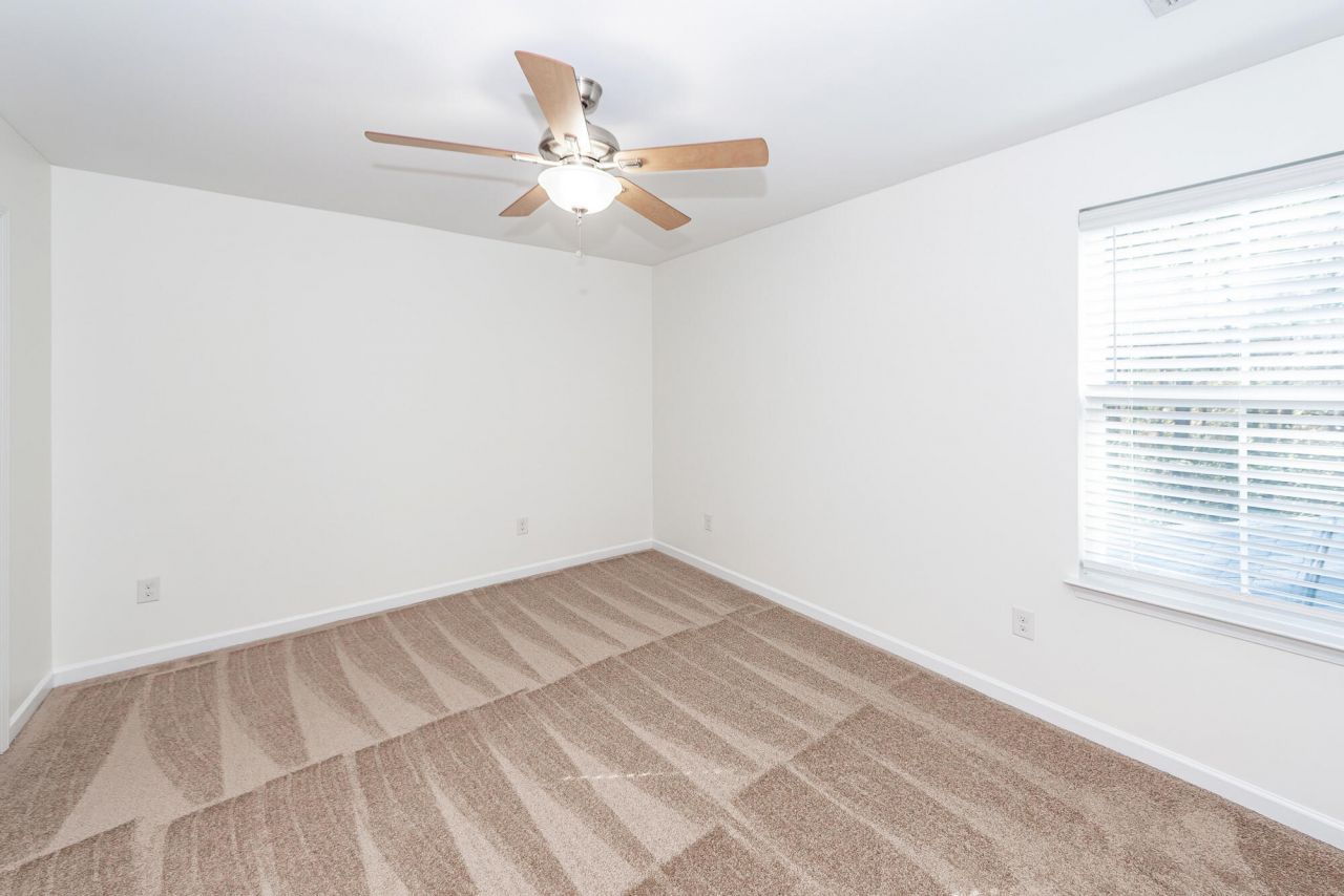 127 Glenspring Drive Photo 32