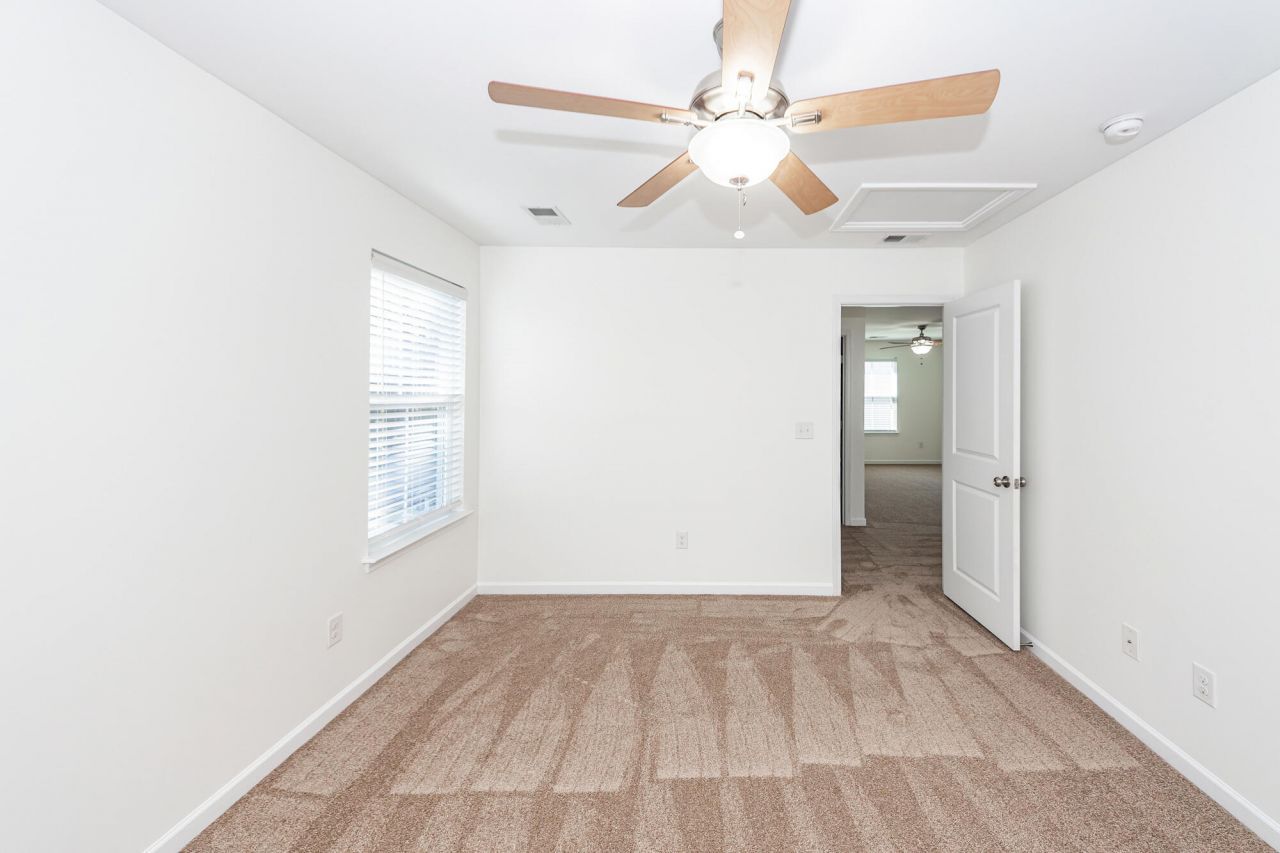 127 Glenspring Drive Photo 33