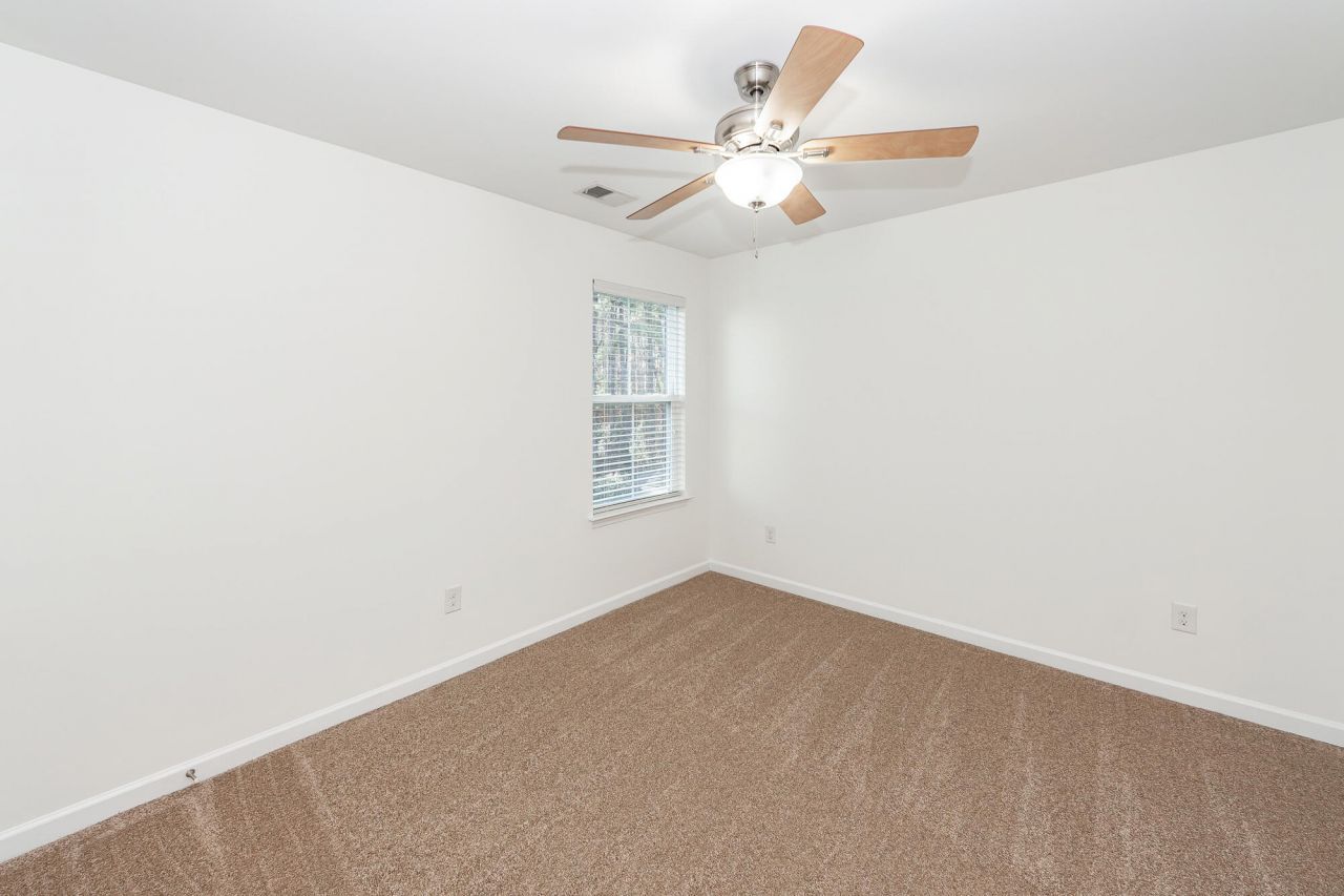 127 Glenspring Drive Photo 38