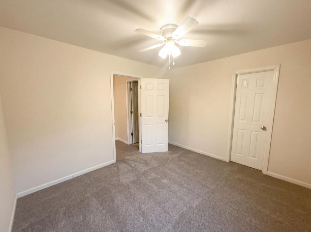 4860 Hearthside Drive Photo 11