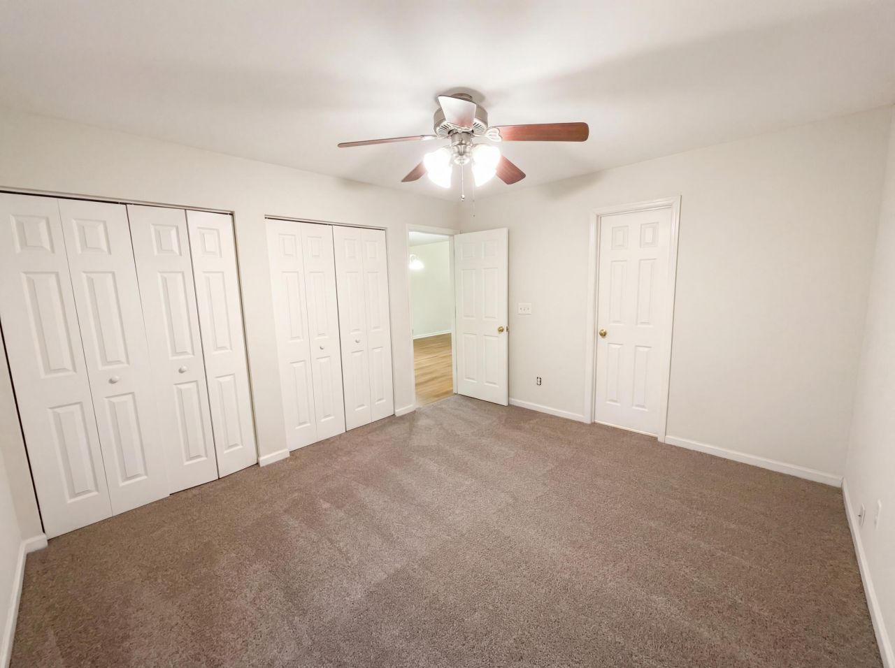 4860 Hearthside Drive Photo 4