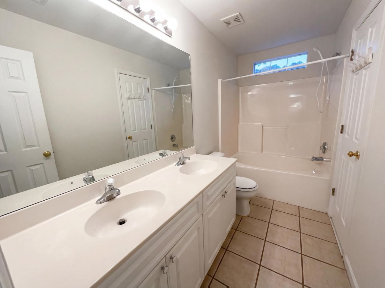 4860 Hearthside Drive Photo 6