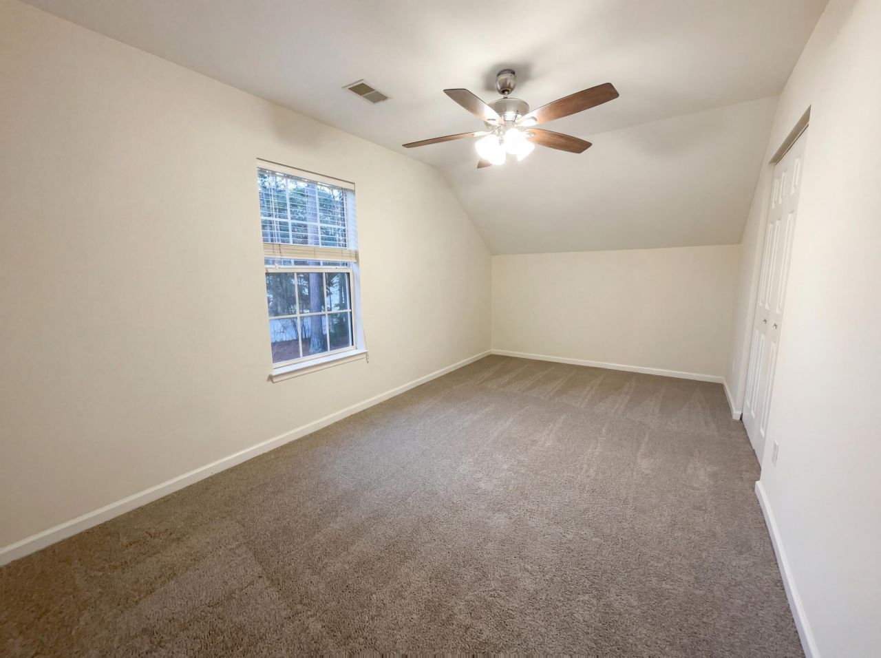 4860 Hearthside Drive Photo 7