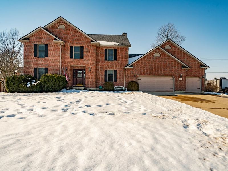 825 Chaucer Lane, Tipp City, OH 45371 Photo 1