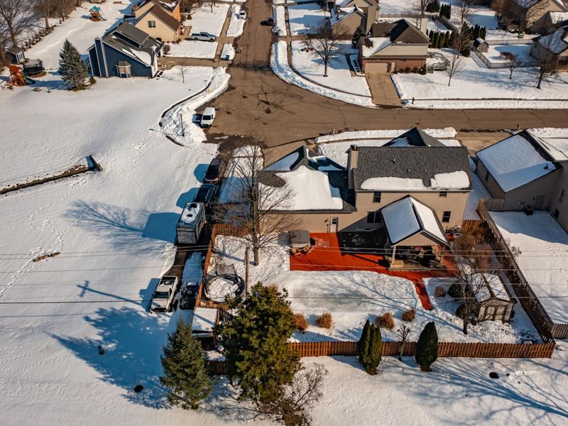 825 Chaucer Lane, Tipp City, OH 45371 Photo 2