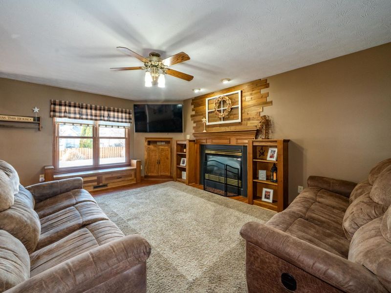 825 Chaucer Lane, Tipp City, OH 45371 Photo 5