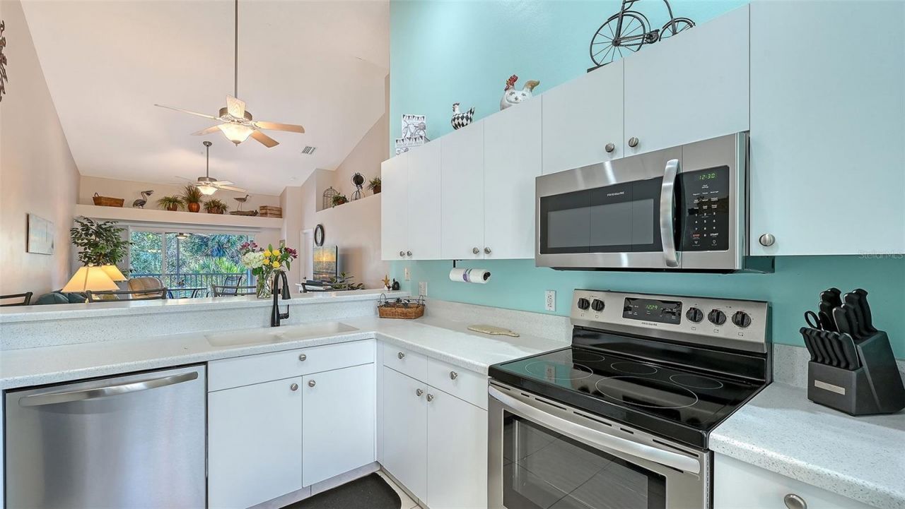 4655 Tower Hill Lane, Unit 2422, Sarasota, FL 34238 Photo