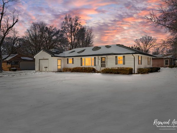 160 E Pendexter Avenue, Watseka, IL 60970