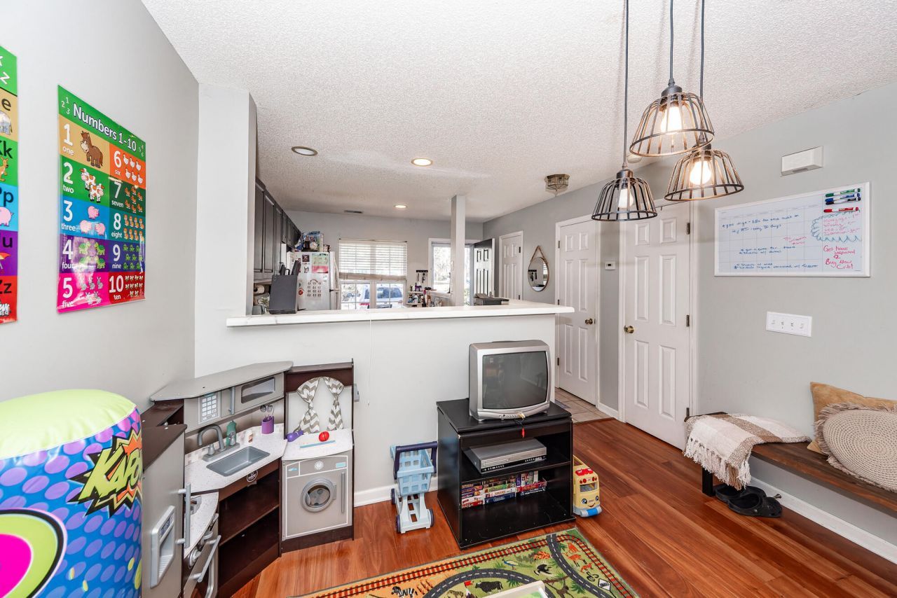 8097 Shadow Oak Drive Photo 10