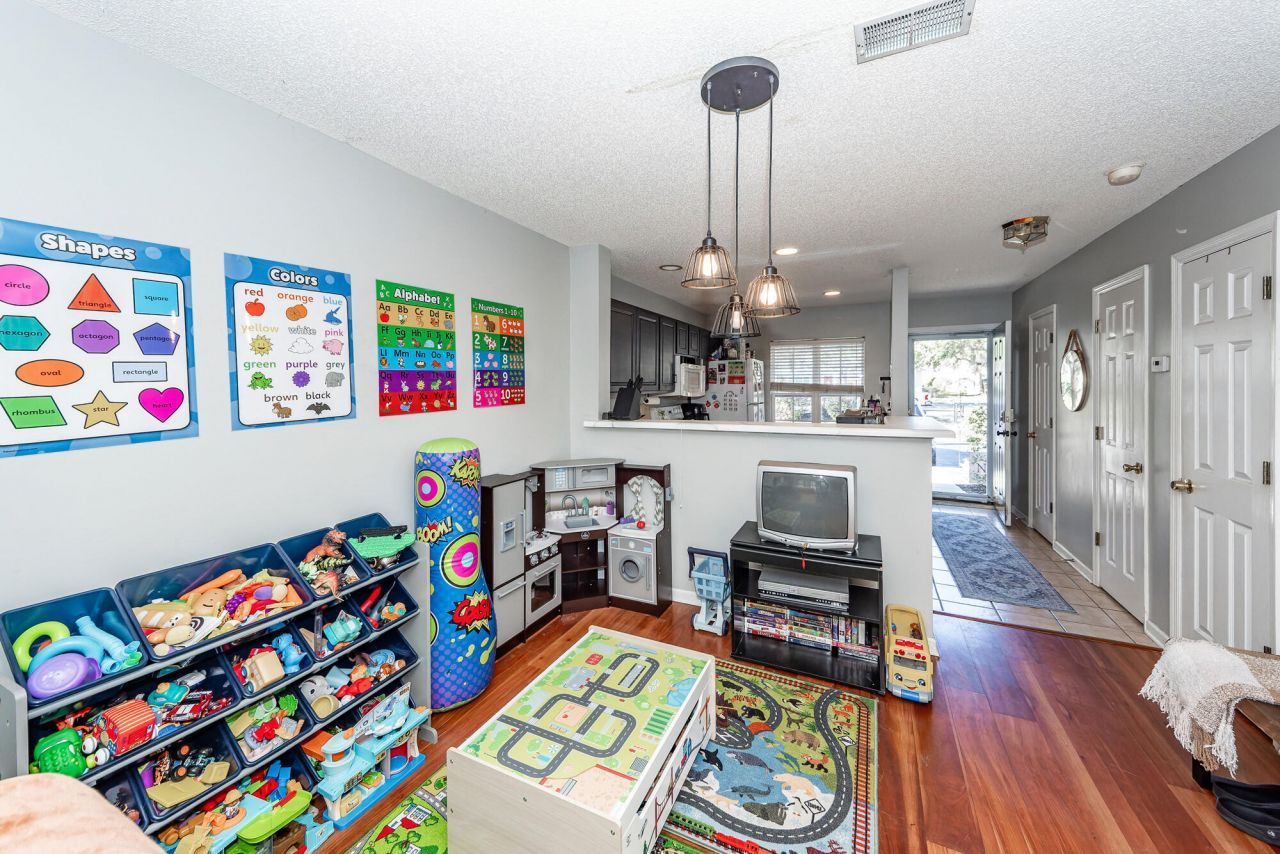 8097 Shadow Oak Drive Photo 11