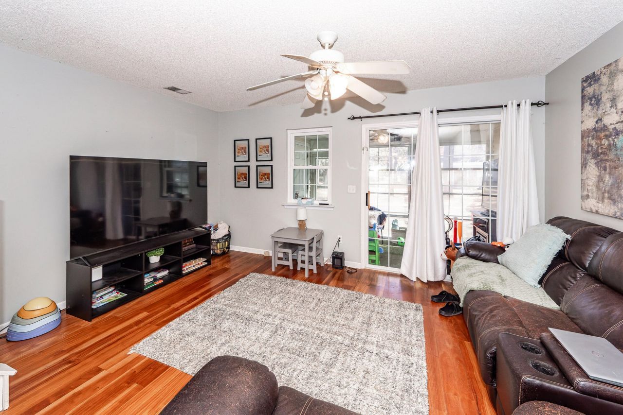 8097 Shadow Oak Drive Photo 12