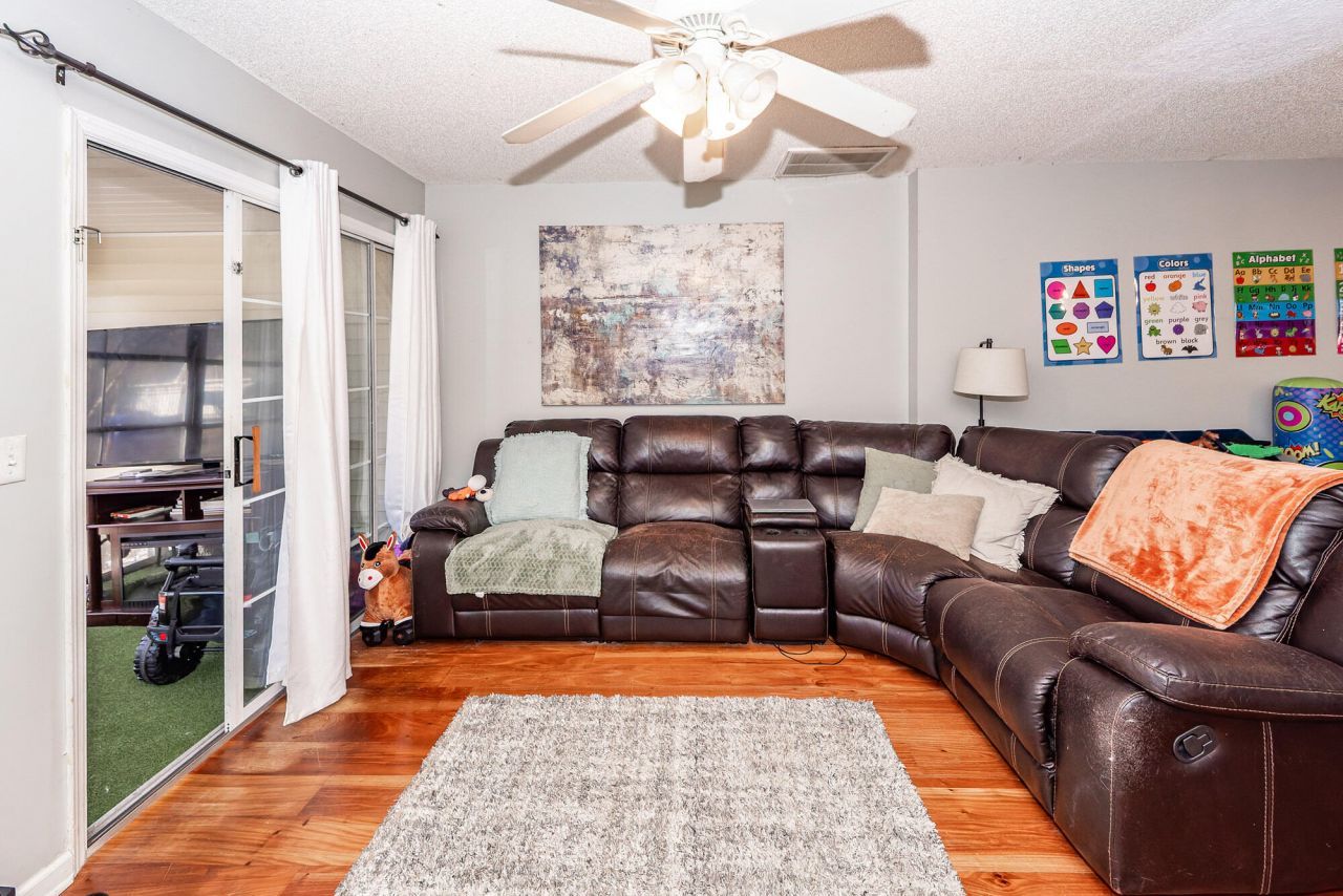 8097 Shadow Oak Drive Photo 13