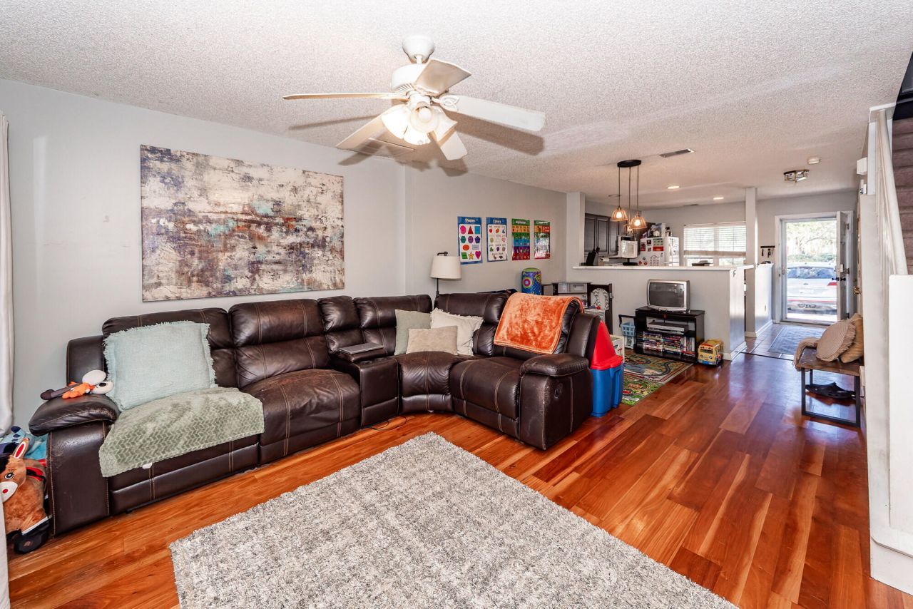 8097 Shadow Oak Drive Photo 14