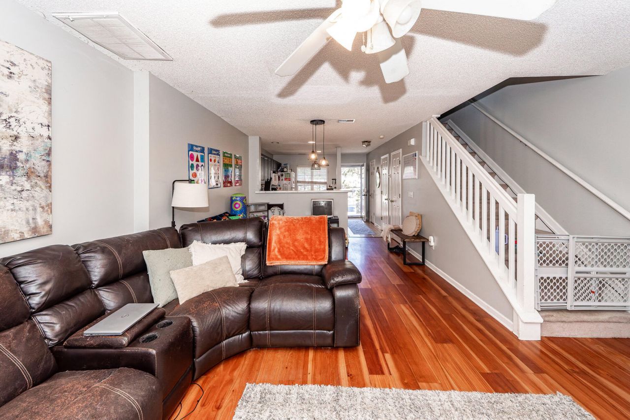 8097 Shadow Oak Drive Photo 15