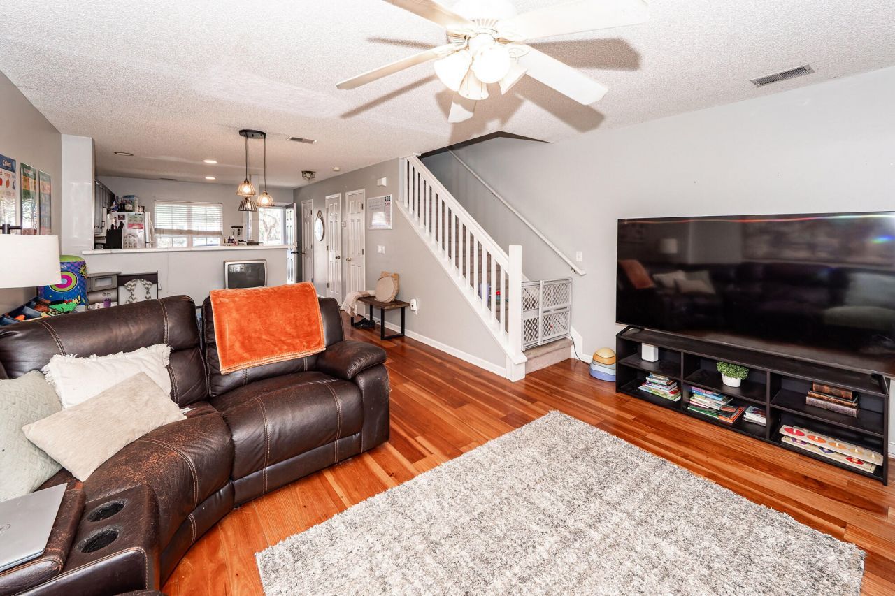 8097 Shadow Oak Drive Photo 16