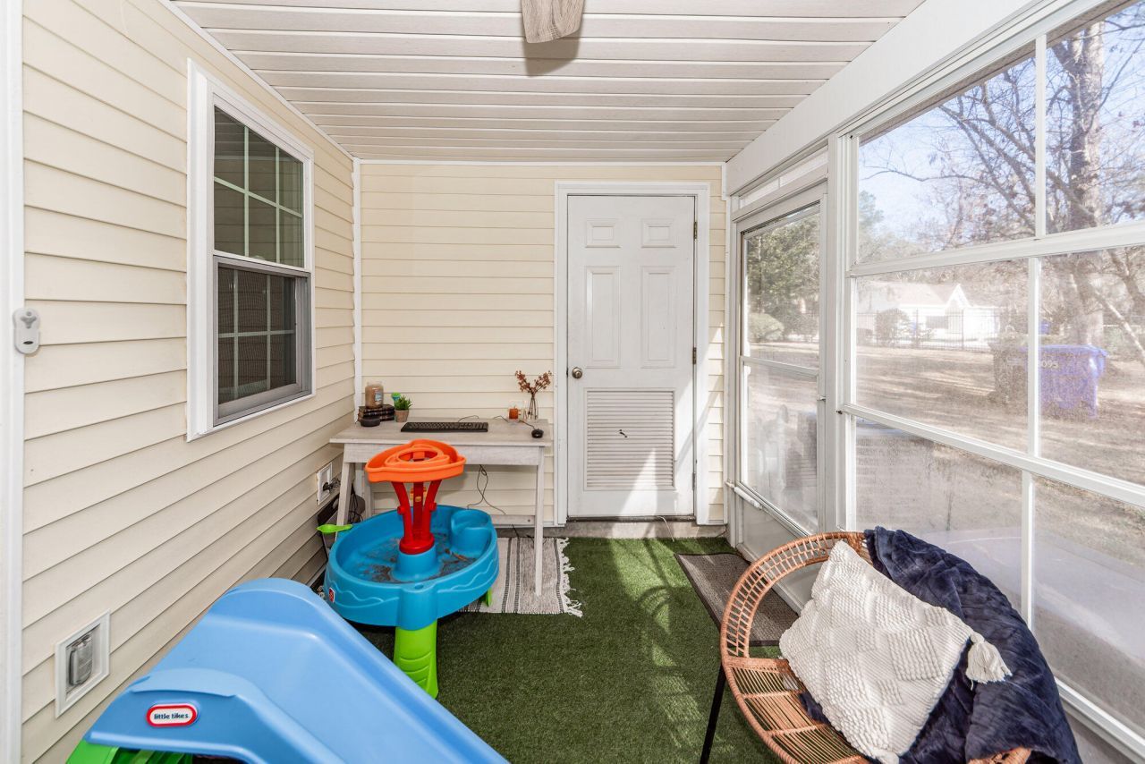 8097 Shadow Oak Drive Photo 17