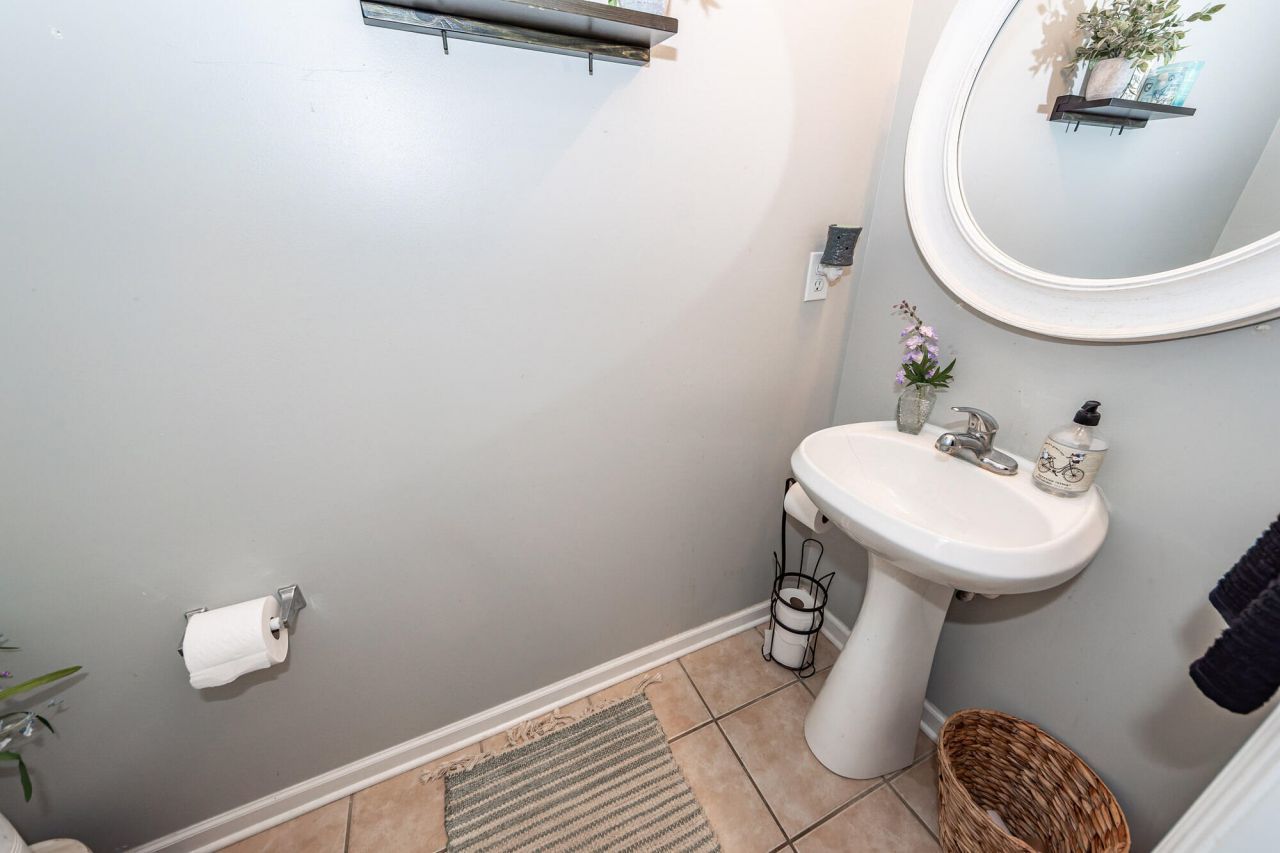 8097 Shadow Oak Drive Photo 19