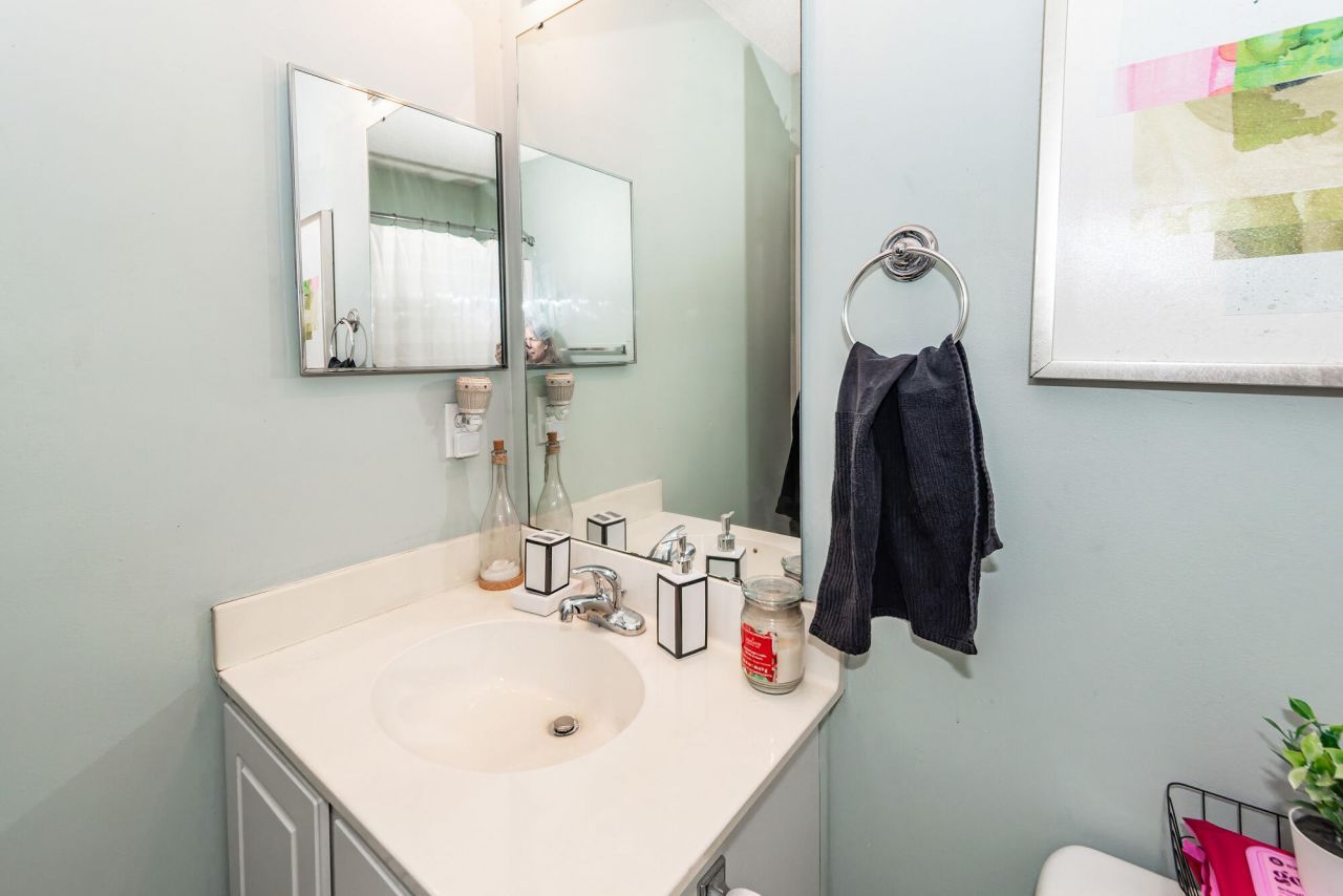 8097 Shadow Oak Drive Photo 25