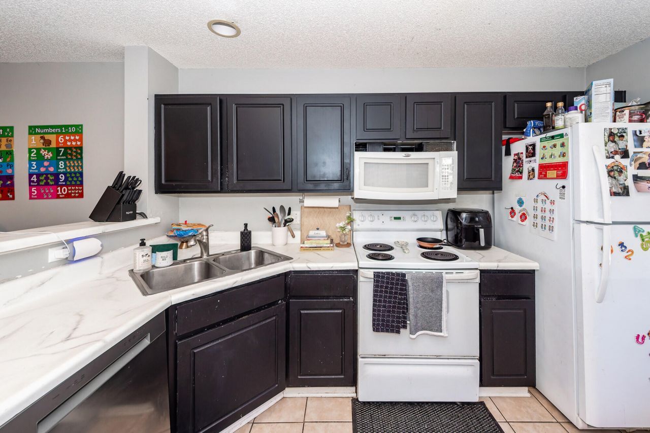 8097 Shadow Oak Drive Photo 4