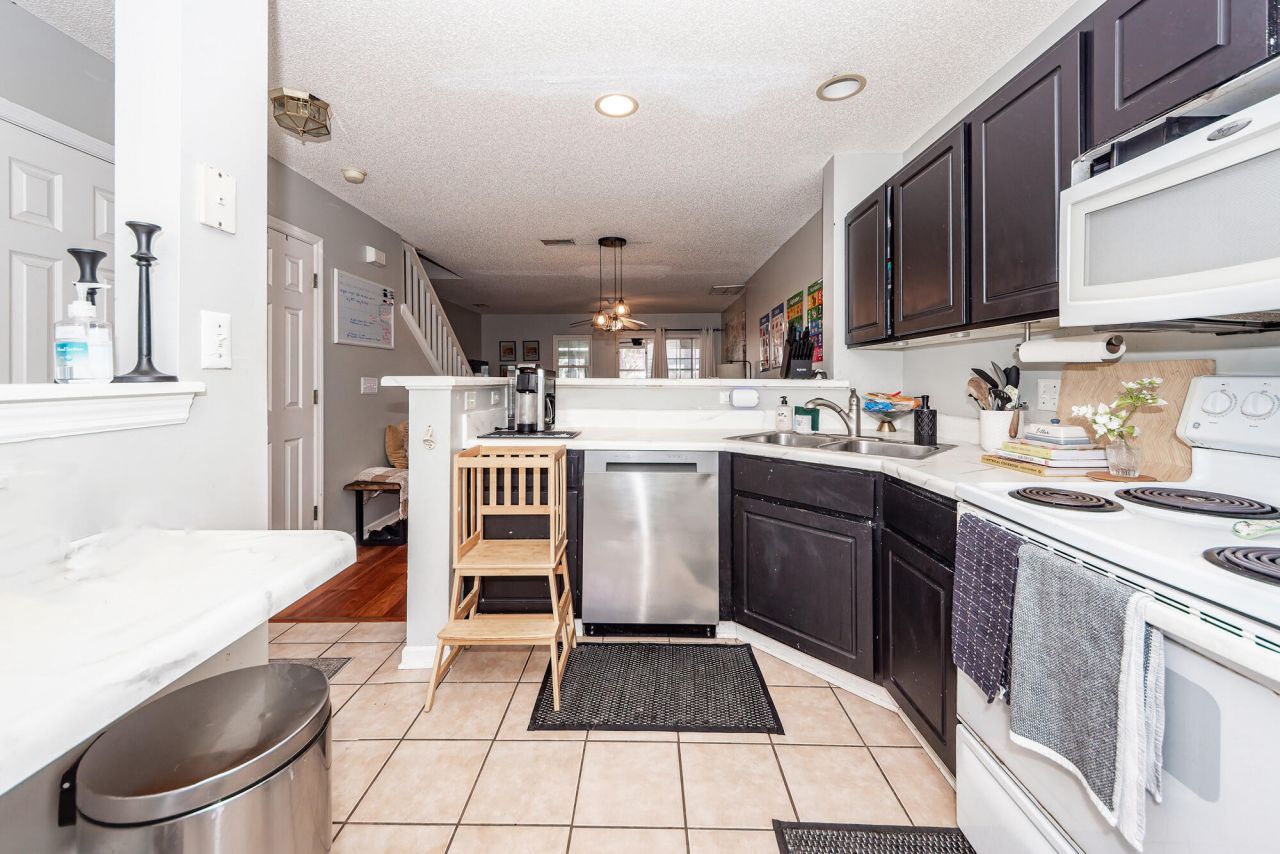 8097 Shadow Oak Drive Photo 6