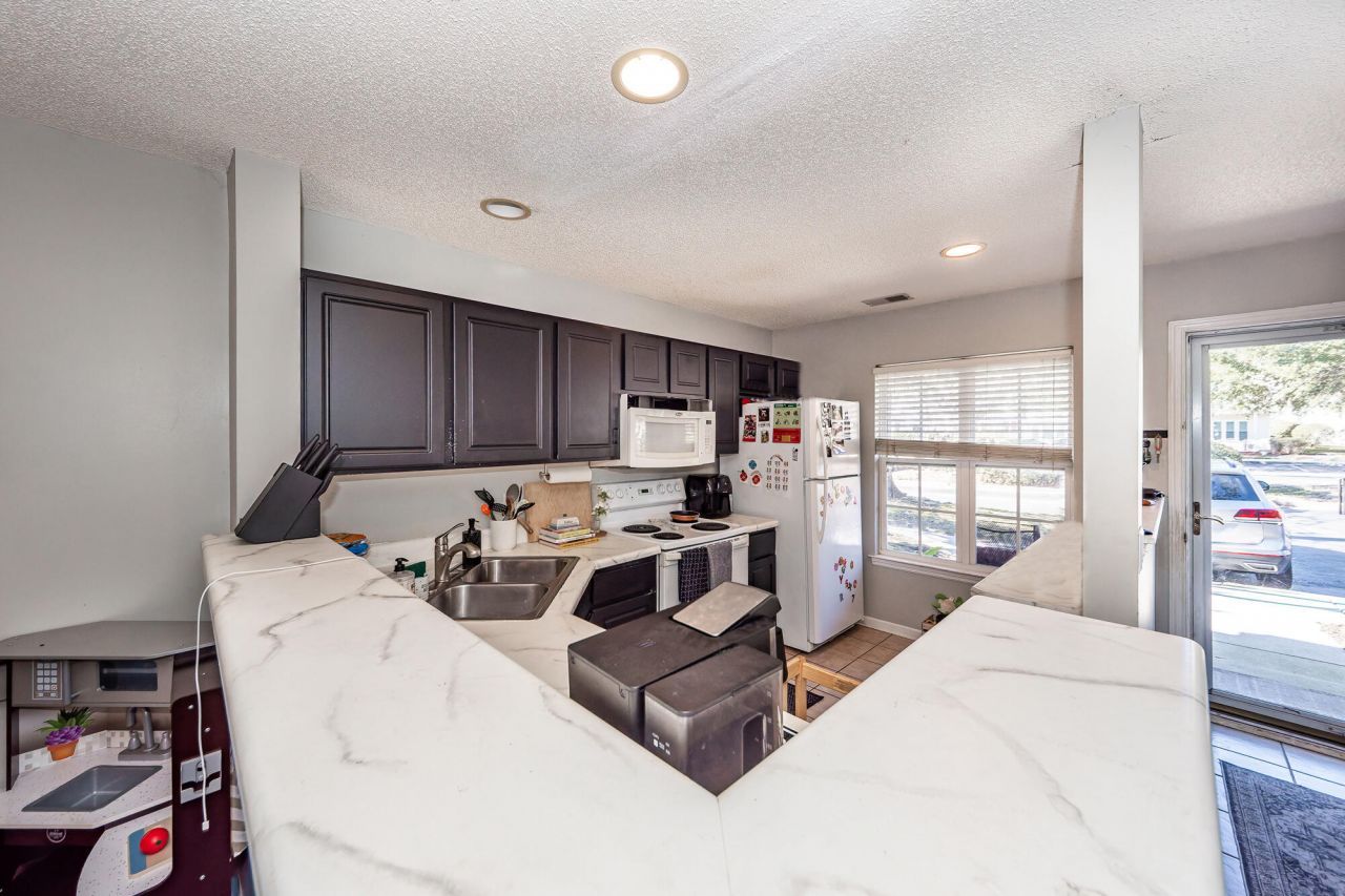 8097 Shadow Oak Drive Photo 7