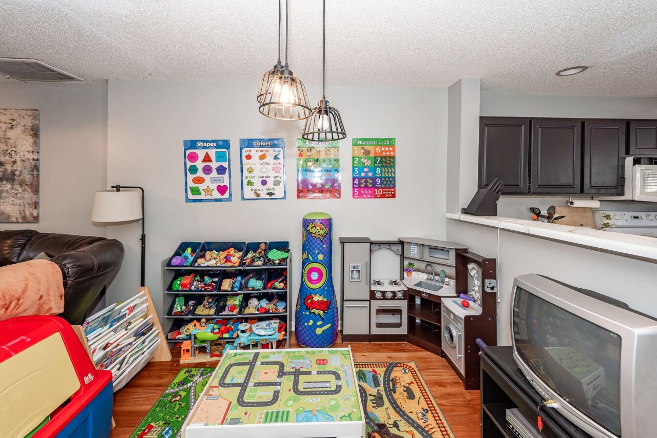 8097 Shadow Oak Drive Photo 9