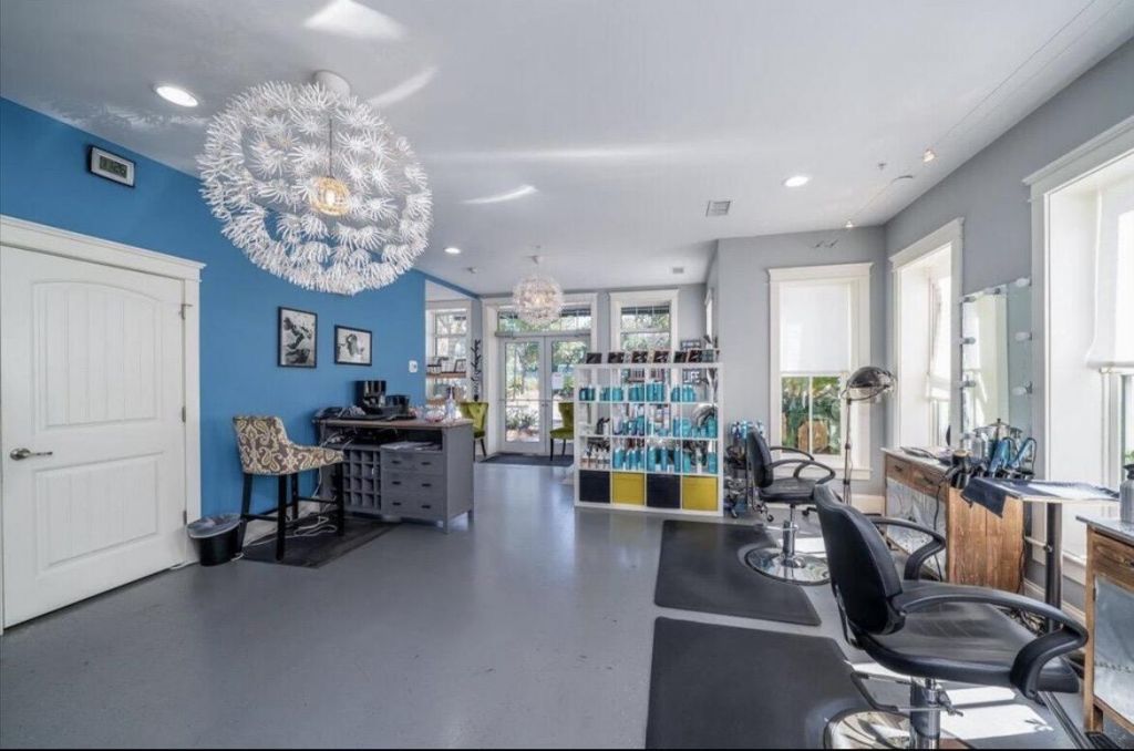 700 S Shelmore Boulevard Photo 17