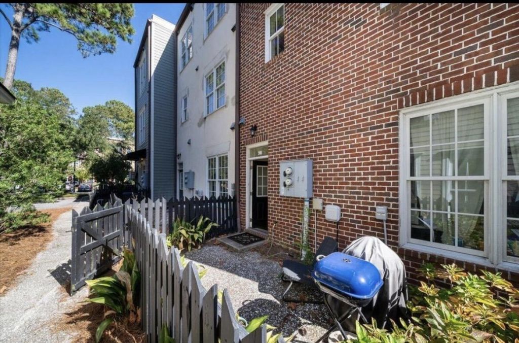 700 S Shelmore Boulevard Photo 20