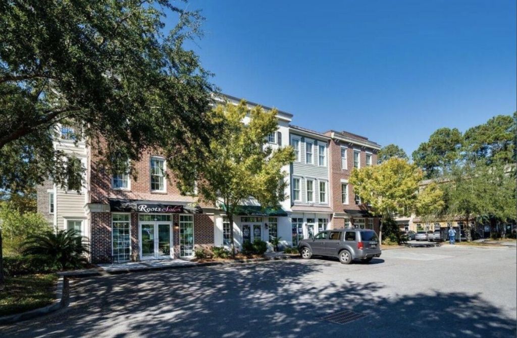 700 S Shelmore Boulevard Photo 4