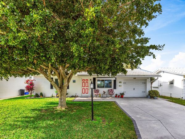 527 SW 16th Street, Boynton Beach, FL 33426