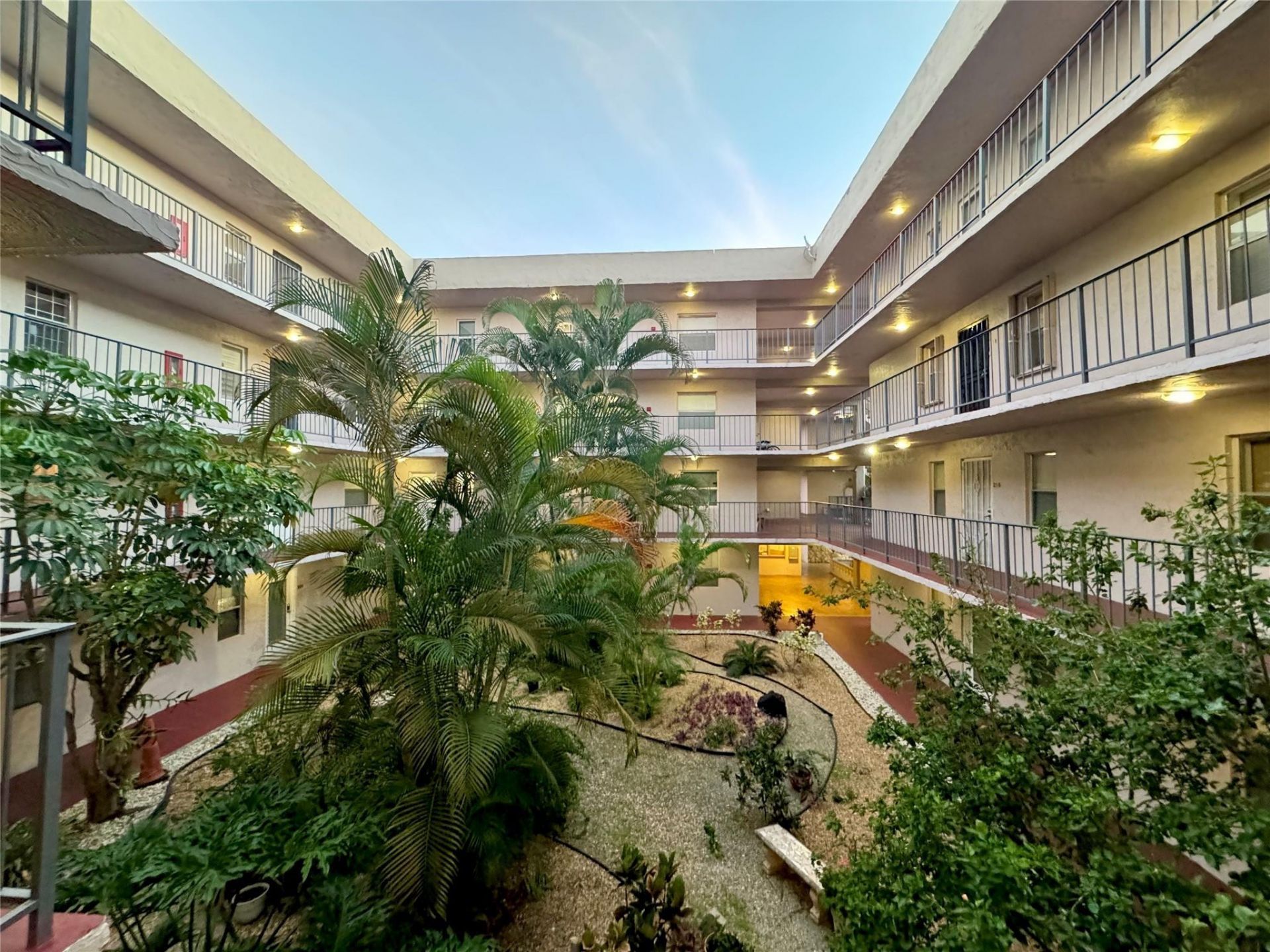 2821 Somerset Drive, Unit 216, Lauderdale Lakes, FL 33311 Photo