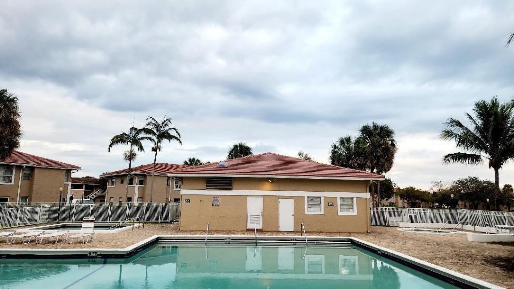 10234 Twin Lakes Dr, Unit 16-D, Coral Springs, FL 33071 Photo