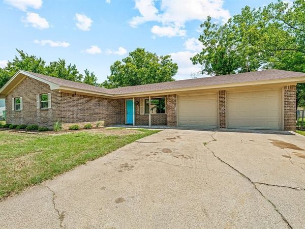 130 Omaha, Stephenville, TX 76401