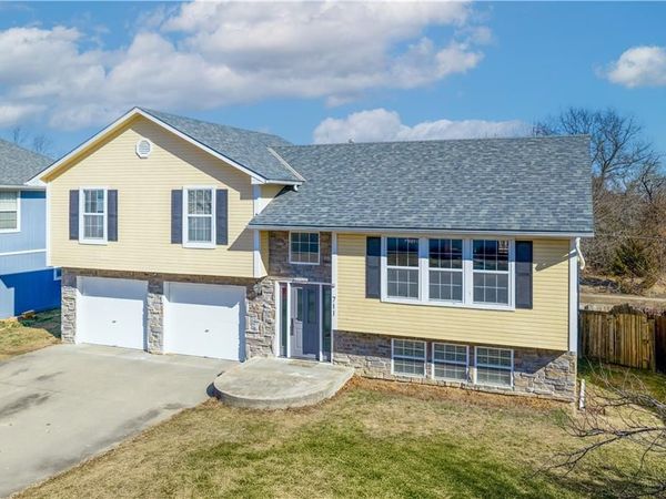 711 Brookside Drive, Warrensburg, MO 64093