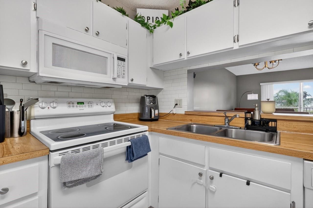 5511 Lakeside Drive, Unit 202, Margate, FL 33063 Photo