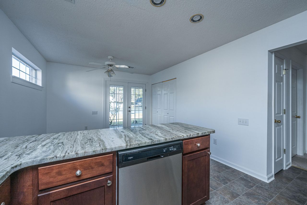 9237 Ayscough Road Photo 12