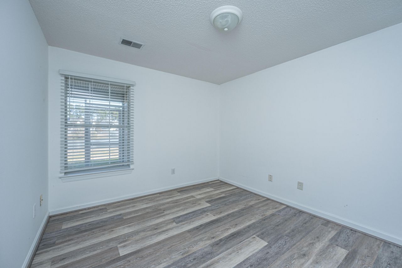 9237 Ayscough Road Photo 22