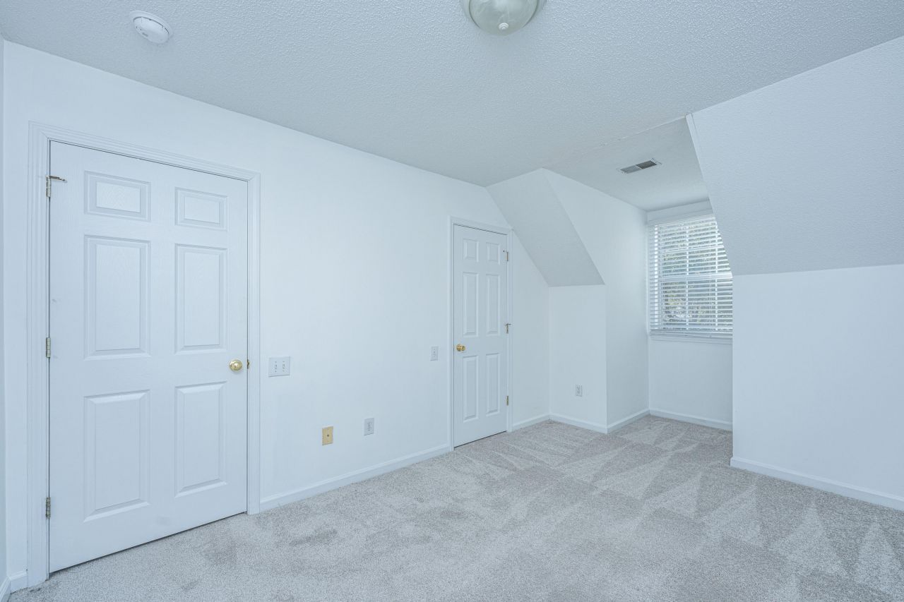 9237 Ayscough Road Photo 27