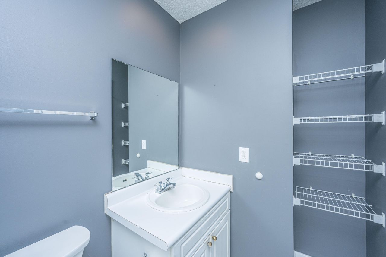 9237 Ayscough Road Photo 28