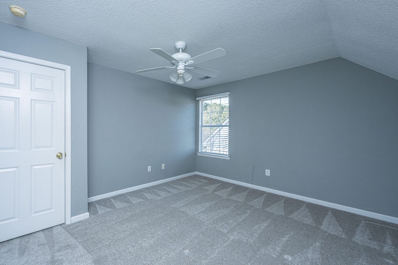 9237 Ayscough Road Photo 30